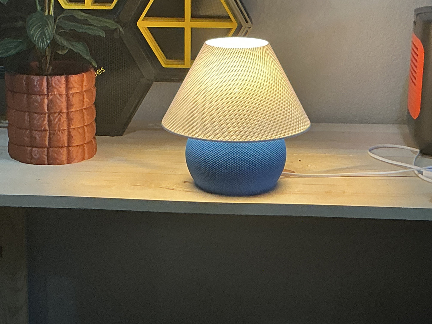 Toyoko Ripplemesh Table Lamp