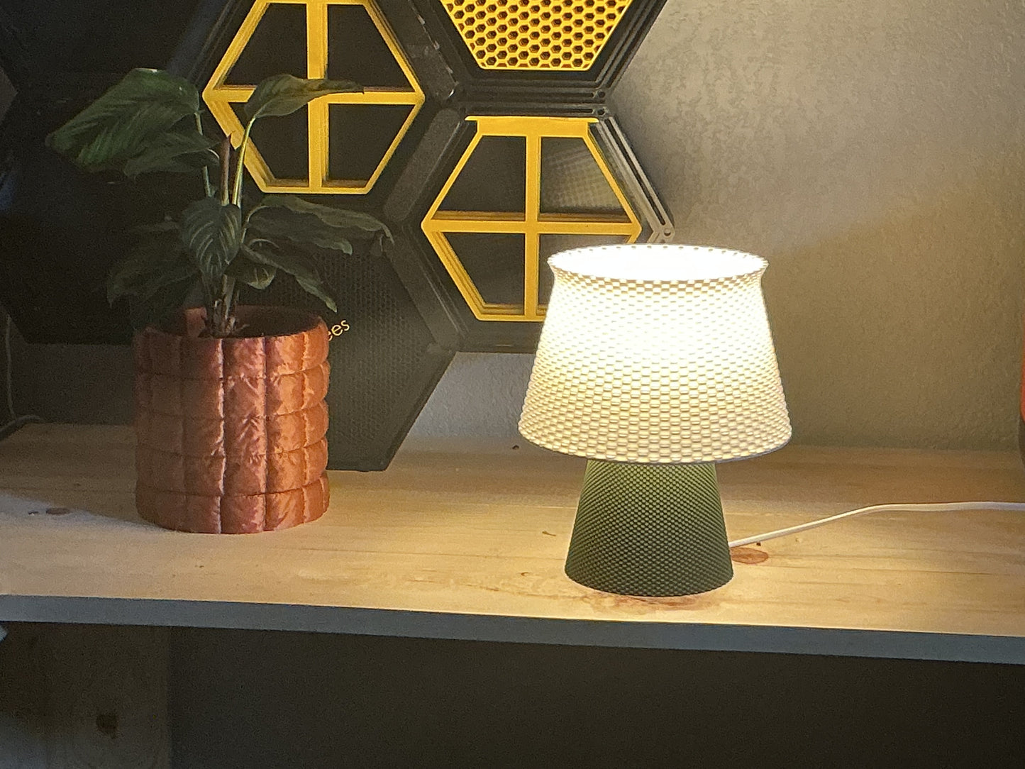 Bruno Ripplemesh Table Lamp