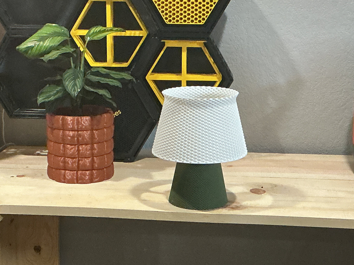 Bruno Ripplemesh Table Lamp
